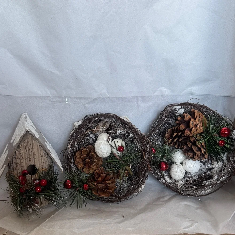 Holiday Pinecone Nest Décor with White Accents